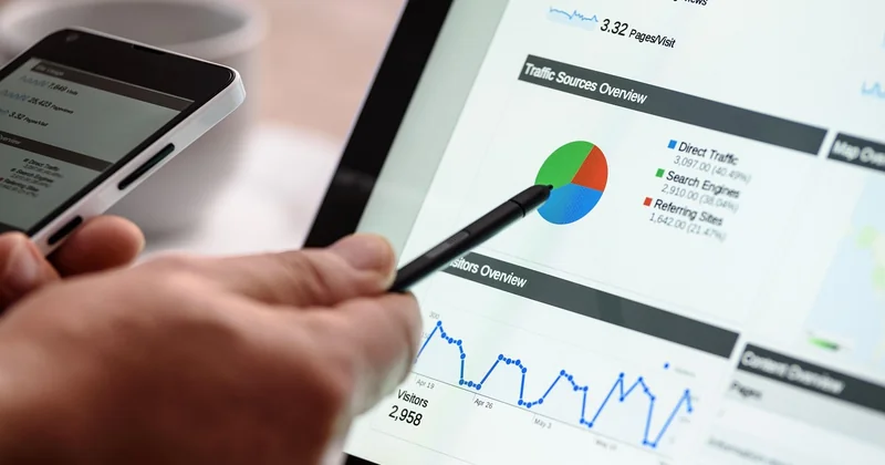 SEM vs SEO : les deux piliers, pas des ennemis